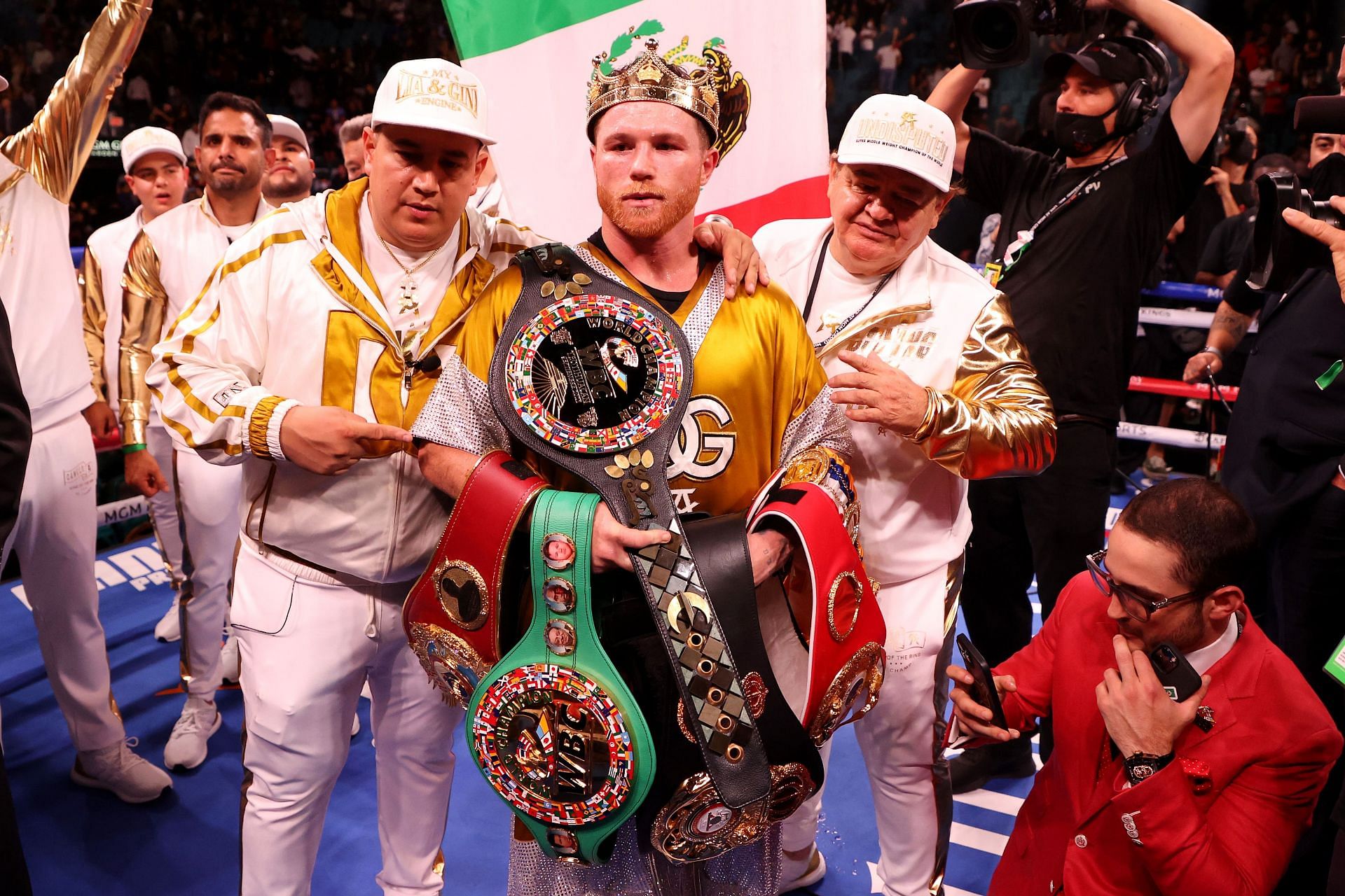 Canelo Alvarez v Caleb Plant